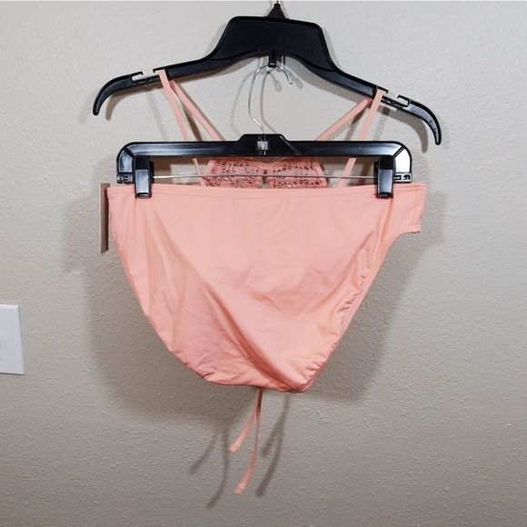 New kenneth Cole razorback coral crocheted bikini - Picture 2 of 7